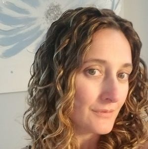 Meet your Posher, Connie